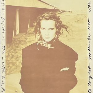 Isabelle Pasco, blazer noir sur la plage, 1985