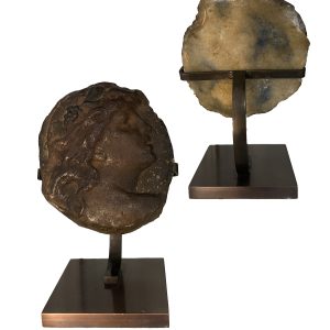 Jeune femme de profil