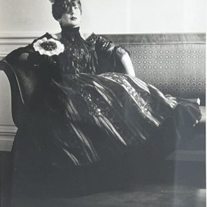 Anna Piaggi, réalisée pour la sortie du parfum Chloé, 1977.