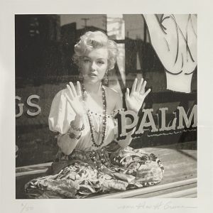 Marilyn Monroe is ready to read your palm,1956.