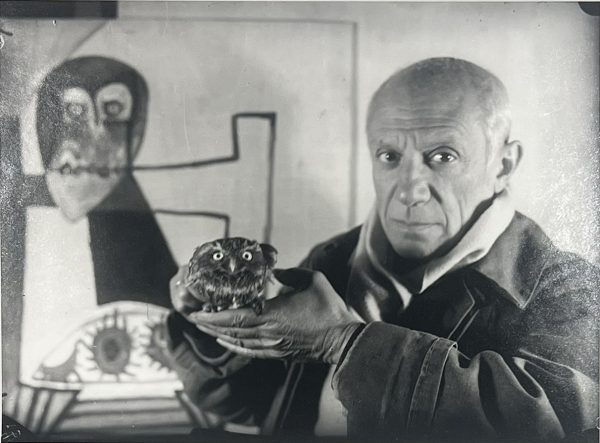Pablo Picasso à la chouette, France, Antibes, 1946.