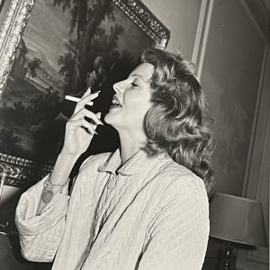 Rita Hayworth à la cigarette
