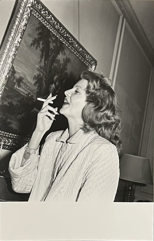 Rita Hayworth à la cigarette