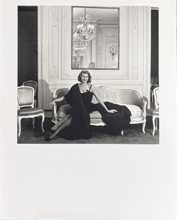 Rita Hayworth chez Dior, 1950.