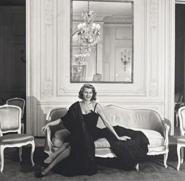 Rita Hayworth chez Dior, 1950.
