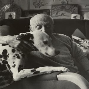 Pablo Picasso et son chien Perro, Villa la Californie, Cannes, 1960