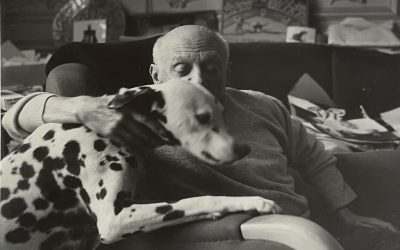 Pablo Picasso et son chien Perro, Villa la Californie, Cannes, 1960