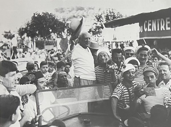 Pablo Picasso en voiture