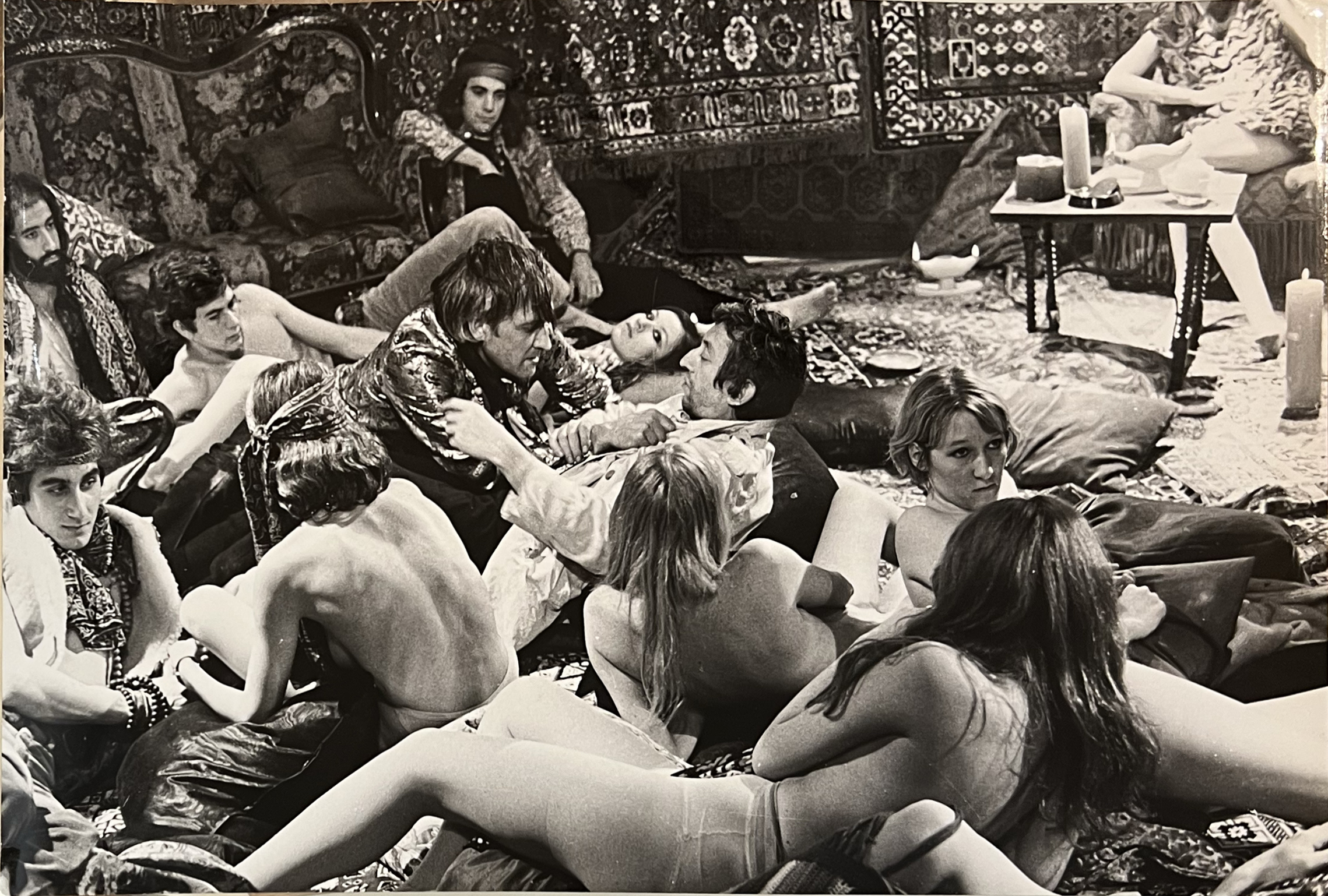 David Angeli ; Serge Gainsbourg ; épreuve argentique ; tournage de film ; Cannabis ; 1970 ; Pierre Koralnik