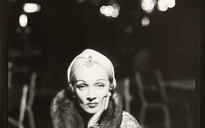 Marlène Dietrich au turban Christian Dior, Le Ritz, Paris, Août 1955.